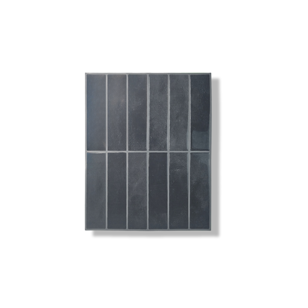 Zwarte  plaktegels back mist op een witte achtergrond